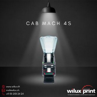 cab MACH 4S Industriedrucker mit offener Haube für einfache Bedienung und schnellen Zugriff auf Etikettenmaterial und Druckkopf.