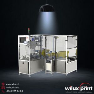 Automatische Etikettiermaschine unter Spotlicht für die präzise Etikettierung von Produkten in industriellen Anwendungen – WILUX PRINT Blog